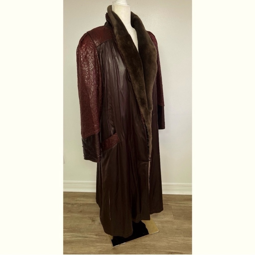 🇨🇦 Vintage Burgundy Coat with Removable Beaver Fur Lining – Four-Season Elegance